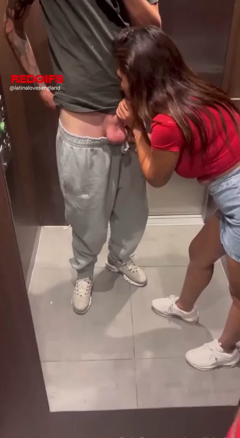 Latina MILF Slurps Big Dick in Public Bathroom 😈💦