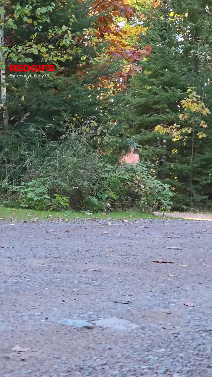 Dare Ya: Busty Babe's Naked Park Dash Tease