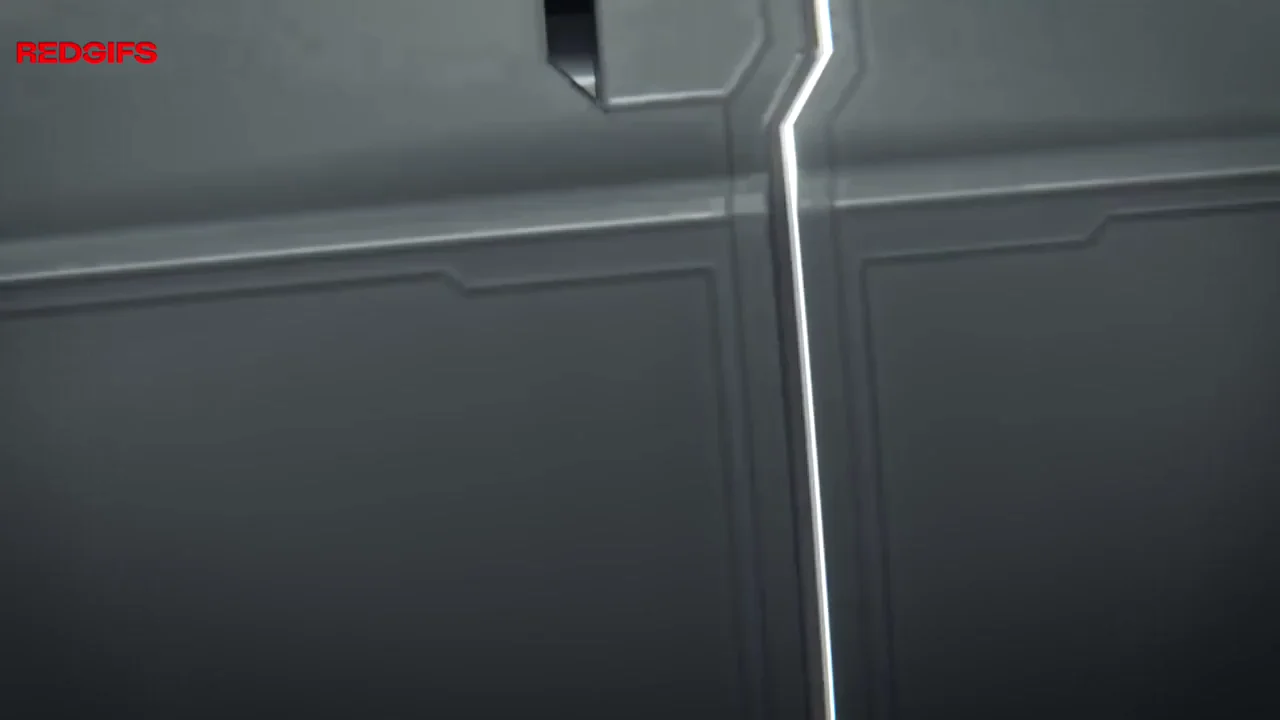2B gives head (Erovirus) [Nier Automata]