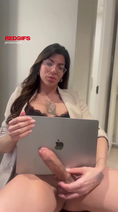 Trap Babe's Laptop Cock Tease 😈💻🍆 Quickie Fuck Invite
