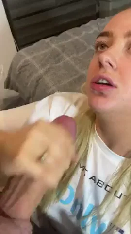 Blonde Slut Craves That Thick Cock Cumshot 💦🍆😈