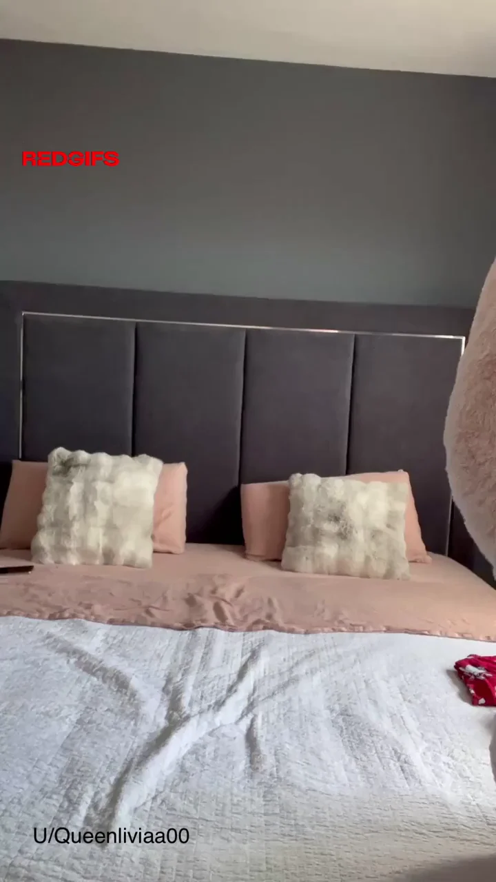 Pink Bed Booty Bounce 😈🍑💕