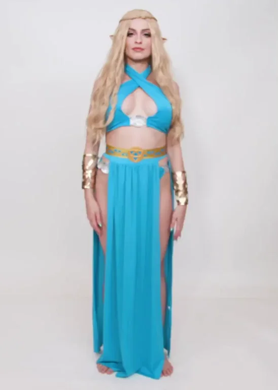 Zelda Cosplay Slut Drops Panties and Spreads Her Juicy Pussy