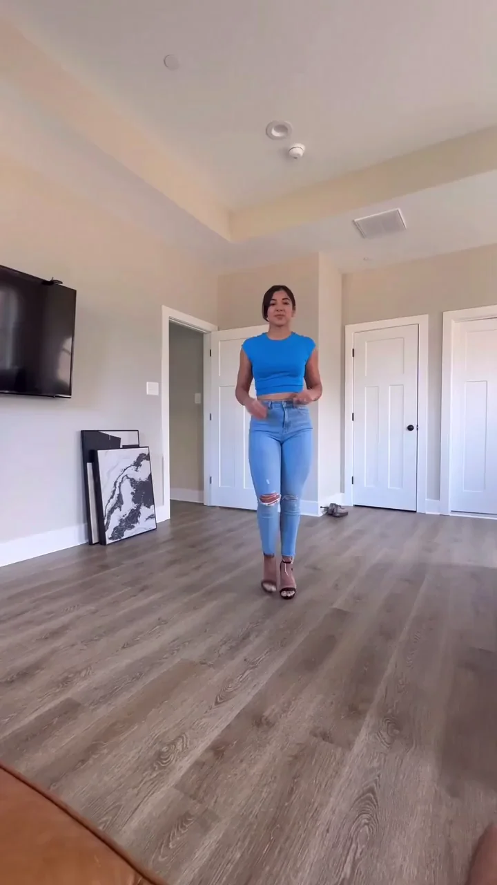 Latina Slut in Jeans & Heels 🍑👠💦