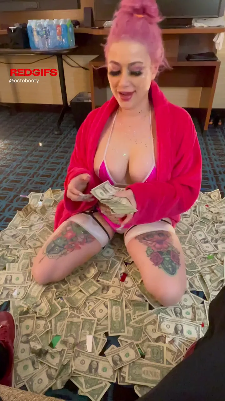 Just a dirty stripper getting cum rewards after dancing for him.