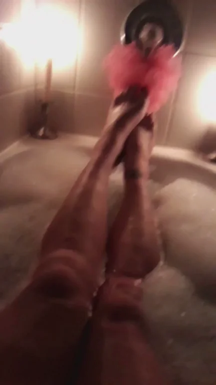 Sexy legs to kick the weekend off right!! [41f][oc]