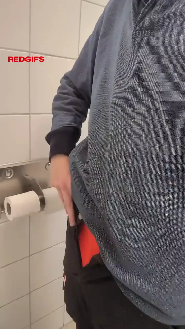 Work Boner Bulge in Bathroom 🚽🍆💦