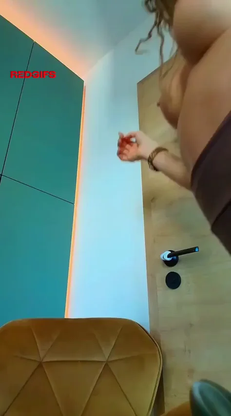 42yo cougar. Pin me down or let me ride?