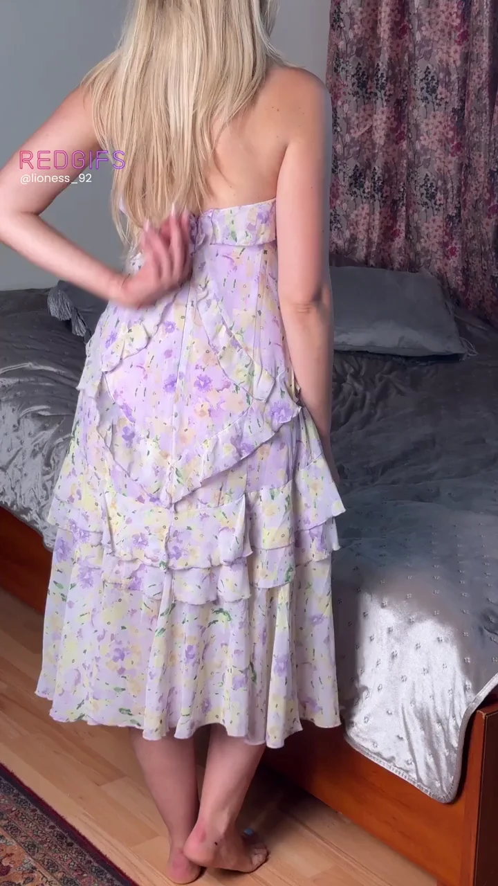 Blonde MILF's Hairy Pussy & Saggy Mom Bod Tease 😈🍑💦