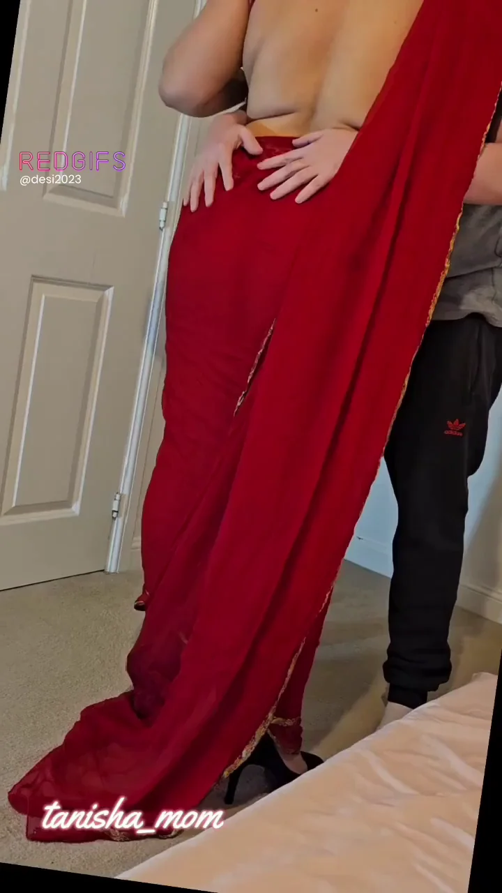 Desi MILF Tanisha Teases with Saree-Clad Curves and Juicy Ass