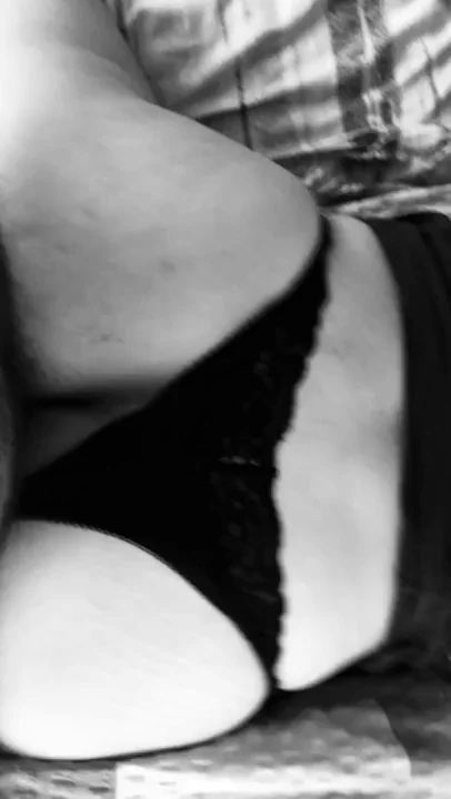 First-Time Amateur Booty Tease: Juicy Cheeks in Lace Panties? 😈🍑👀