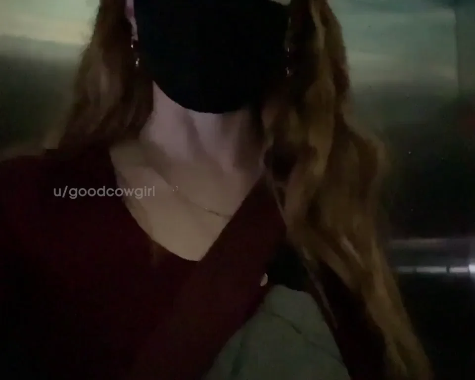 Quick vid because the aquarium elevator doors started to open ?