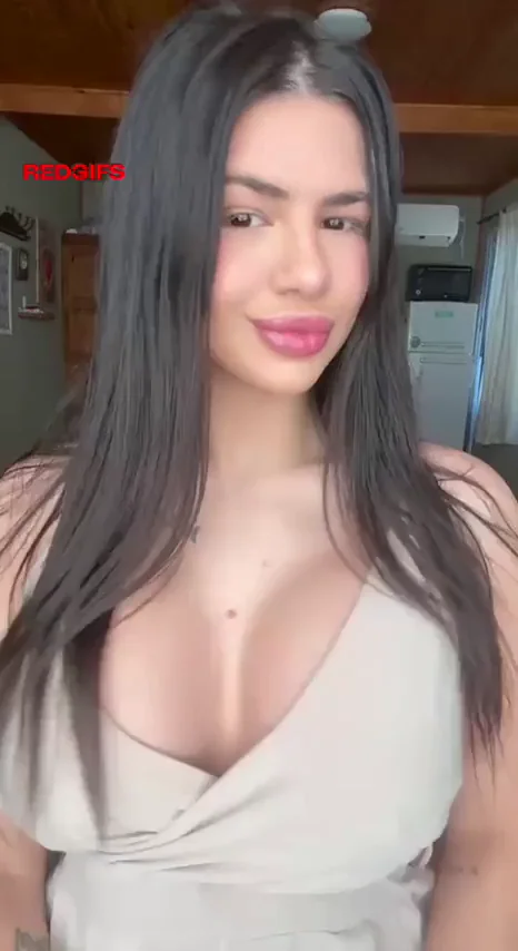 Here’s how a perfectly fuckable Latina looks like