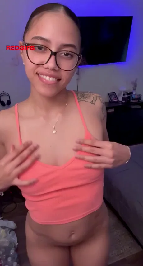 Mexicana Hottie Flashes Her Juicy Tetas in Nerdy Glasses Tease