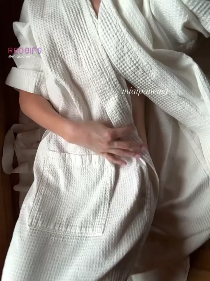 shaved sauna pussy