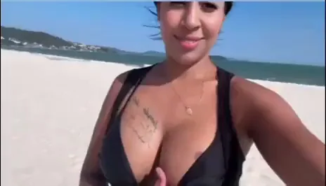 It turns me on to show myself in public