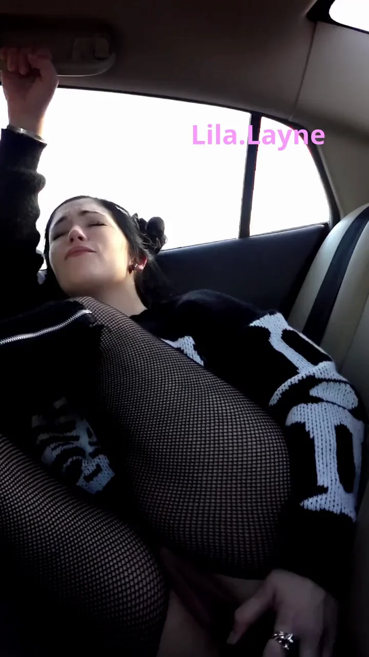 Lila Layne's Non-Stop Leg-Spread Car Masturbation Frenzy