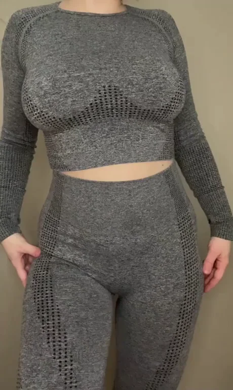 This top hugs my boobs so well, I don’t need a bra ? (??CONTENT IN THE COMMENTS?? )
