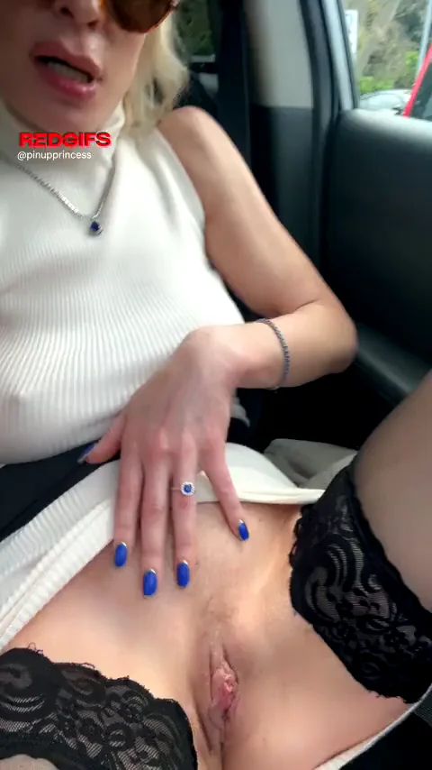 🔥 MILF Flashes Juicy Pussy in Car Park Lot Ride 😈