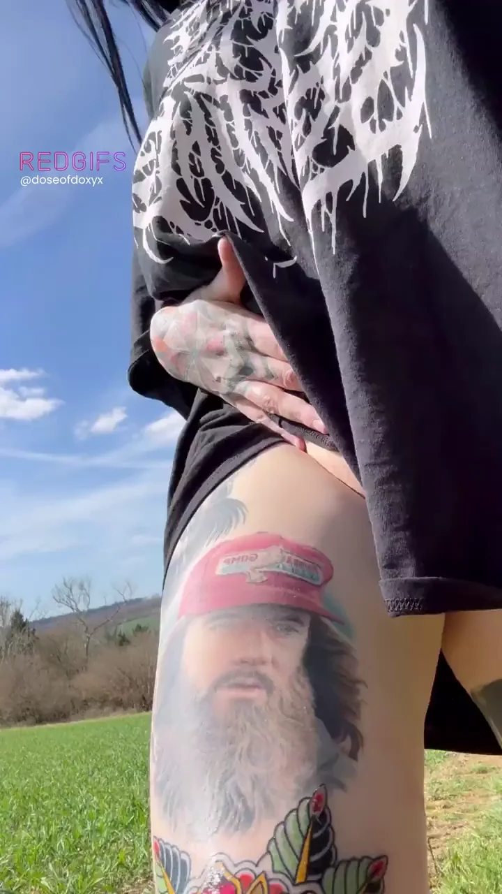 Goth Slut Flashes Juicy Pussy Outdoors 😈🌿