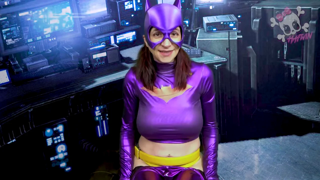 🔥 Batgirl Cosplay Slut Spreads Wide & Teases Pussy 💜🦇