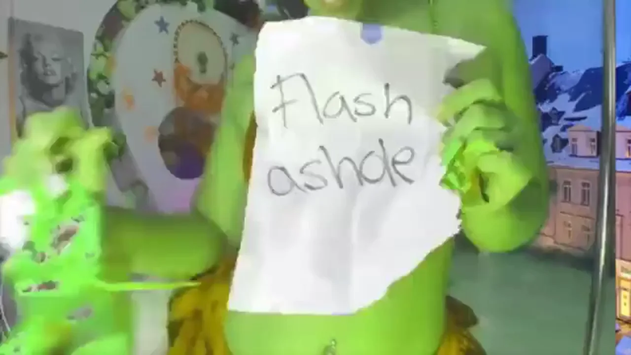 🔥 Slutty Lady Grinch Cosplay Tease & Fuck 😈💦