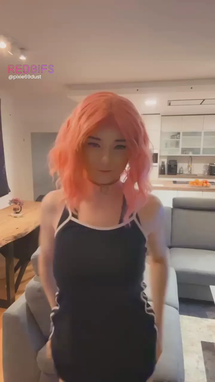Would u go to a strip club where u can see big girlcocks