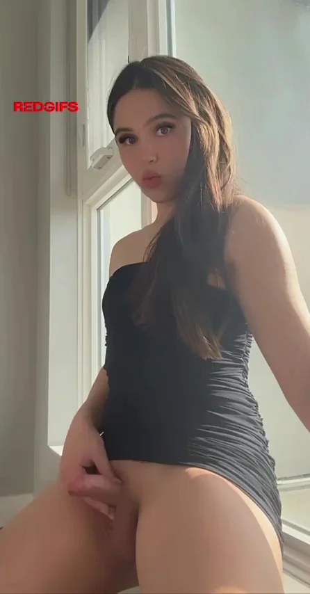 😈 Wyd If This Hung Futa Slut Whips Out Her Fat Cock? 🍆💦
