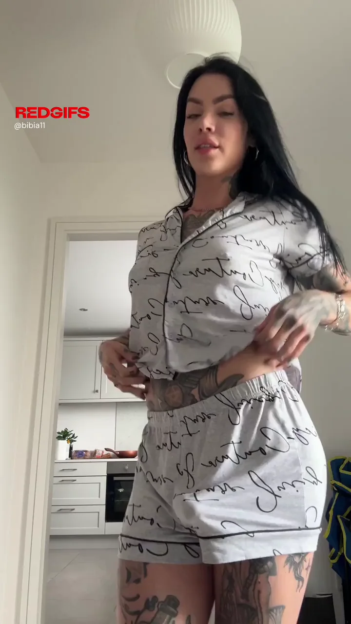 Can I convince u to suck my girl cock