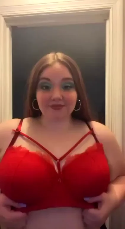 Like These Massive Titties? 😍🍈🍈