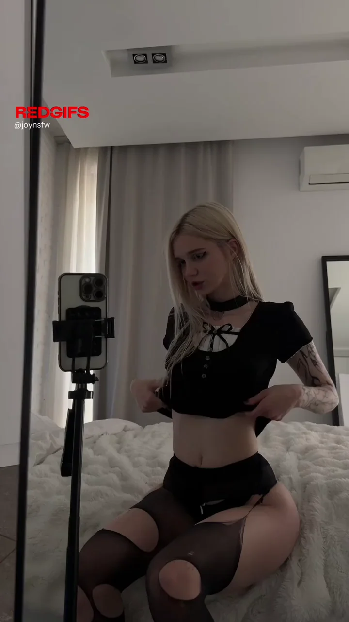 Secret Fuckbuddies Besties Tease & Flash Tits 😻🔥