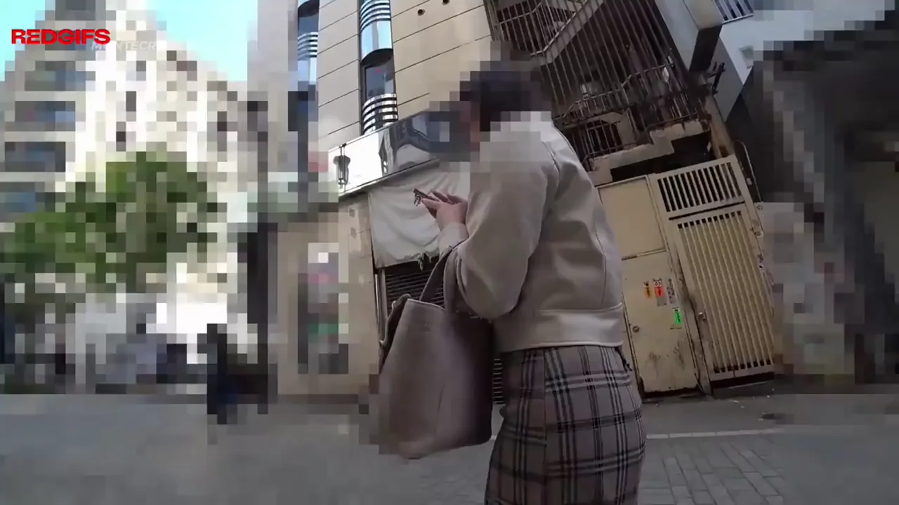 I picked up a Japanese girl on the street and brought her back to a love hotel