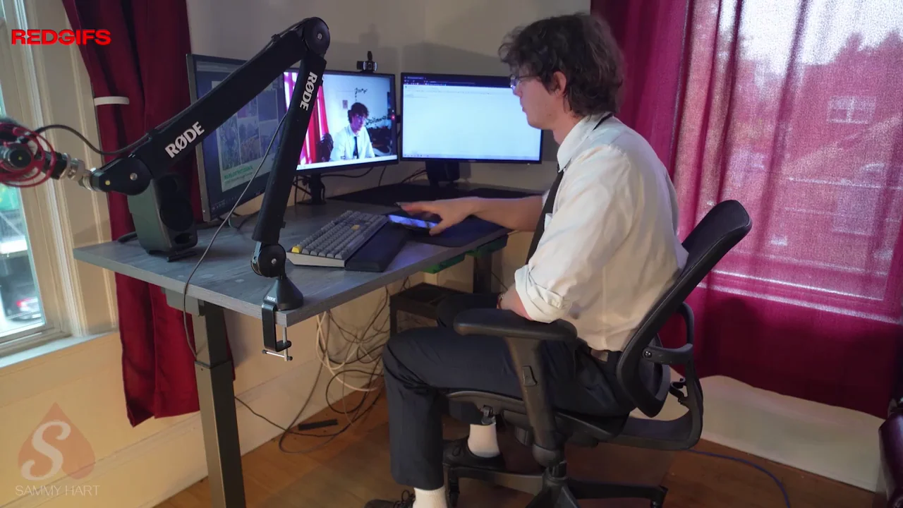 💻 Sneaky Desk Fuck: Pounding Asian Twink Sammie During Zoom Call 🍆😈