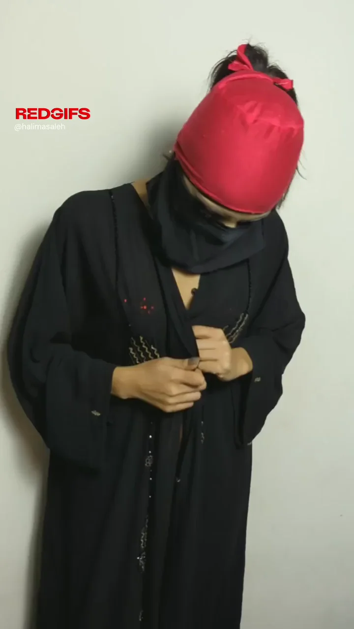 The only time I get shy is when I wear my abaya, Once i'm about to take it off, I'm a total horny slut😈