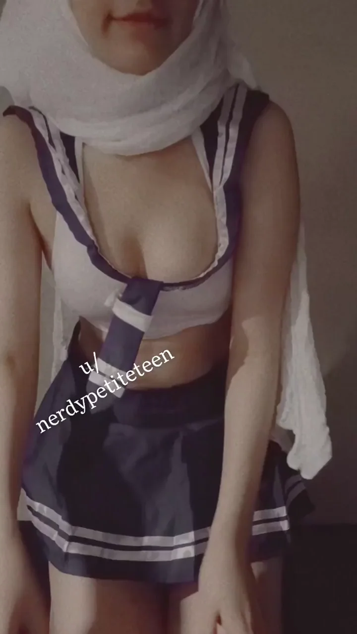 Hijab Horny Schoolgirl: Petite Camslut's Dripping Tease