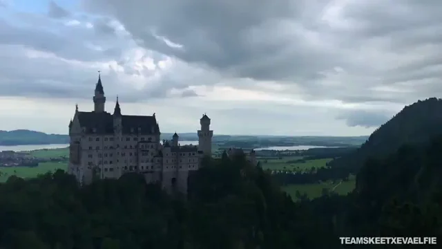 Eva Elfie Ditches Tour for Mountainside Pussy Play at Neuschwanstein