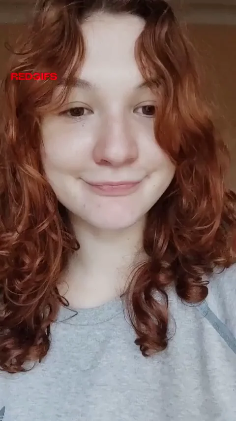 Mouthwatering Redhead Teen Flashes Juicy Tits 😍💦