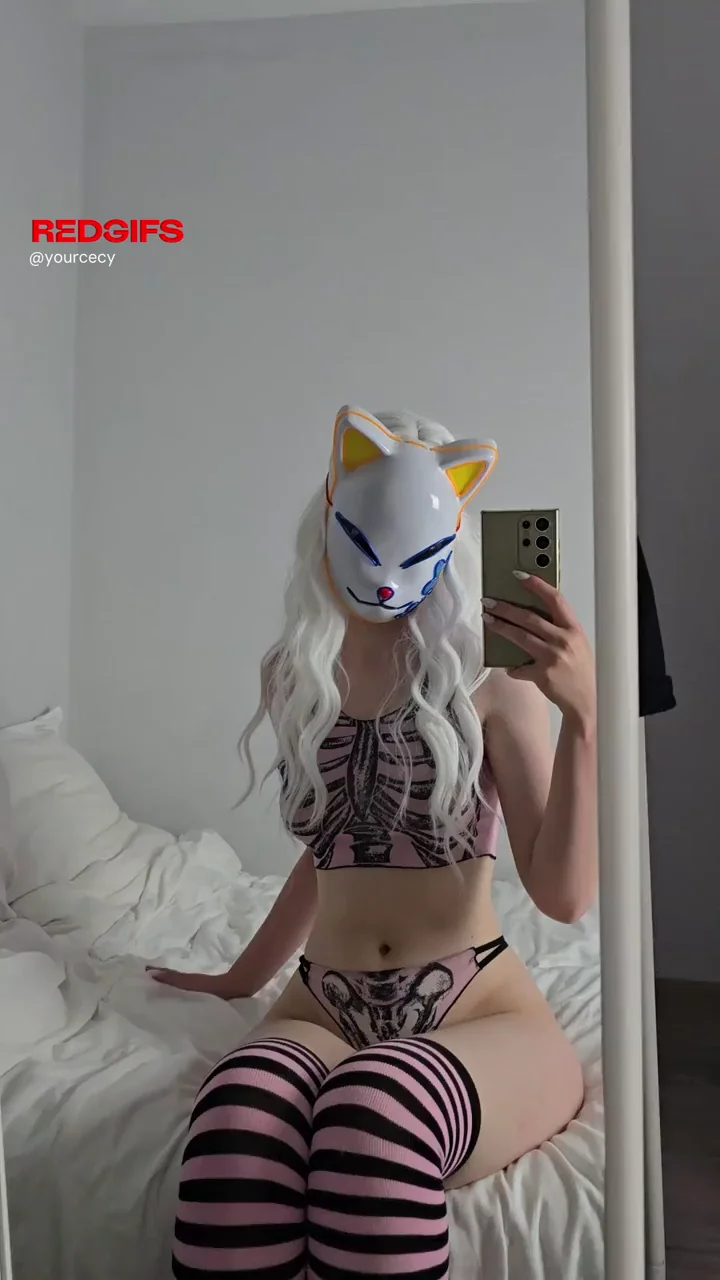 Petite 18F Kitty Tease: What's Your Naughty Game Plan? 😻🔥