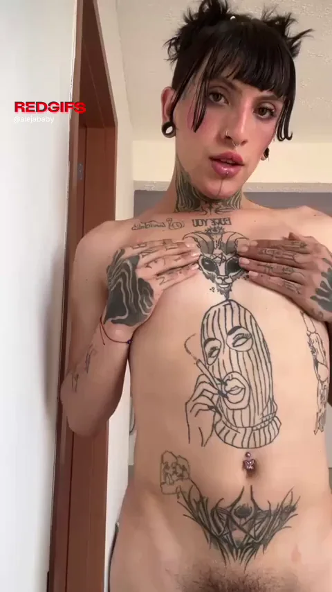 Straight Dudes Crave This Inked Shemale's Monster Cock 😈🍆💦