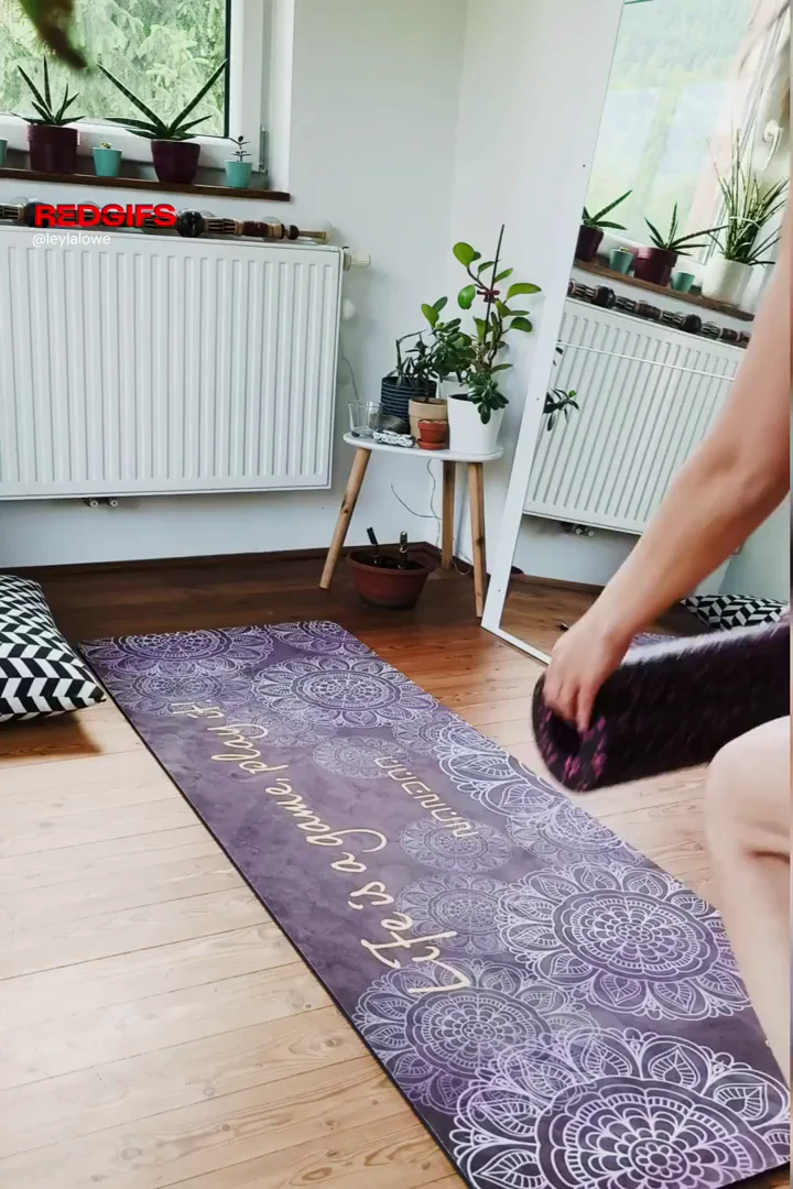 Rolling my muscles before the workout