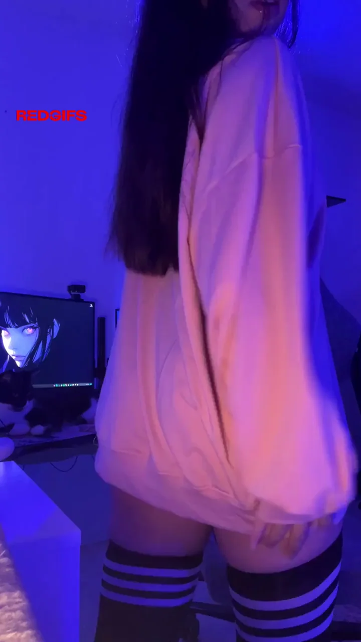 Vasia's Juicy Teen Ass Tease in Oversized Hoodie 😈🍑