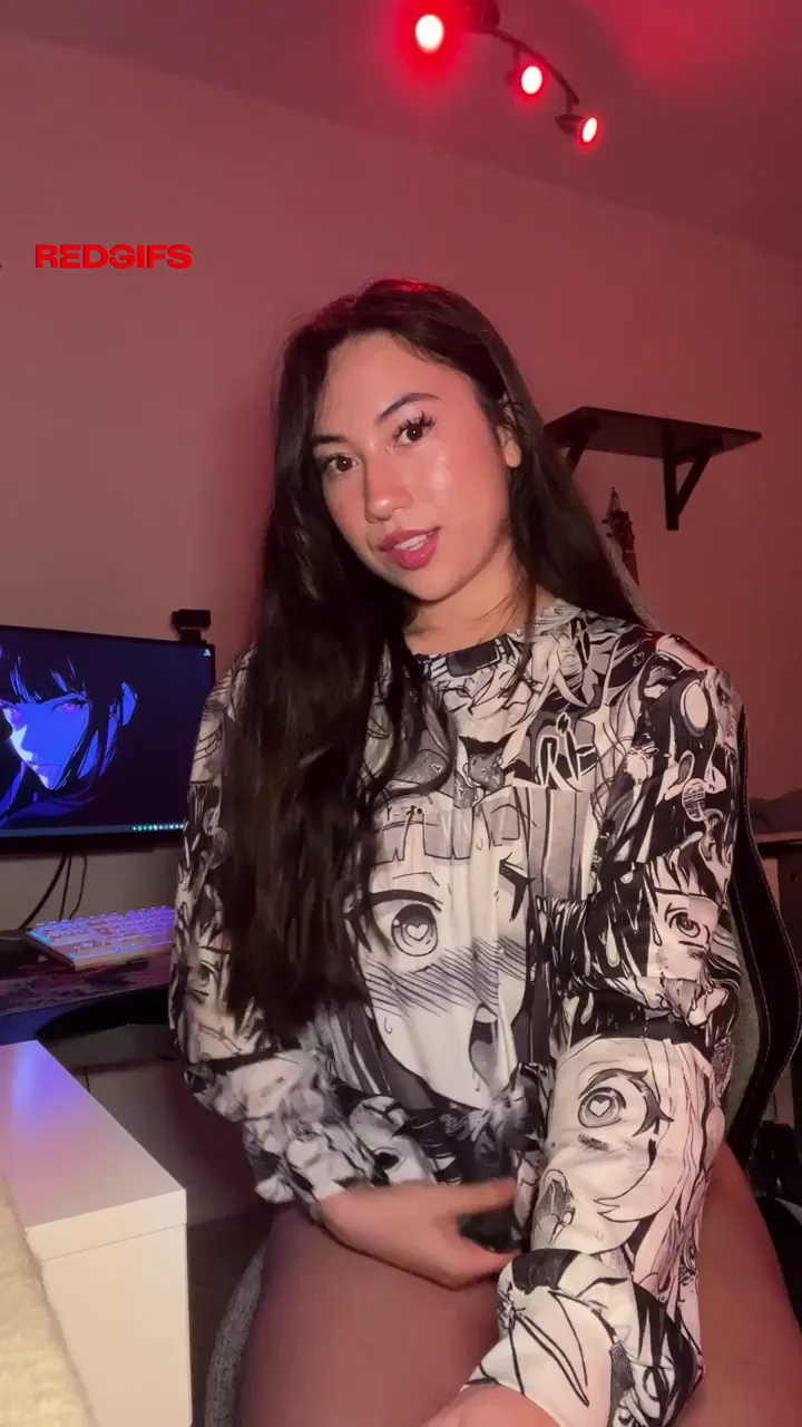 Vasia's Juicy Tits Tease in Anime Hoodie 🔥🍒