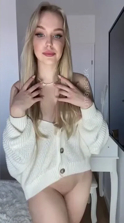 Petite Blonde Slut Begs to Top Your Fuck List 😈💦