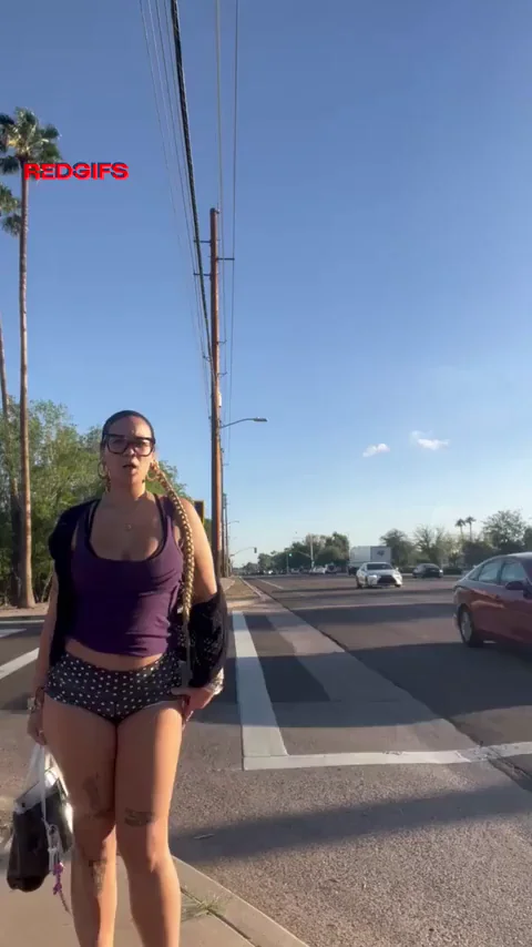 Street Slut Flashing Her Juicy Ass & Tits Outdoors 😈🤭