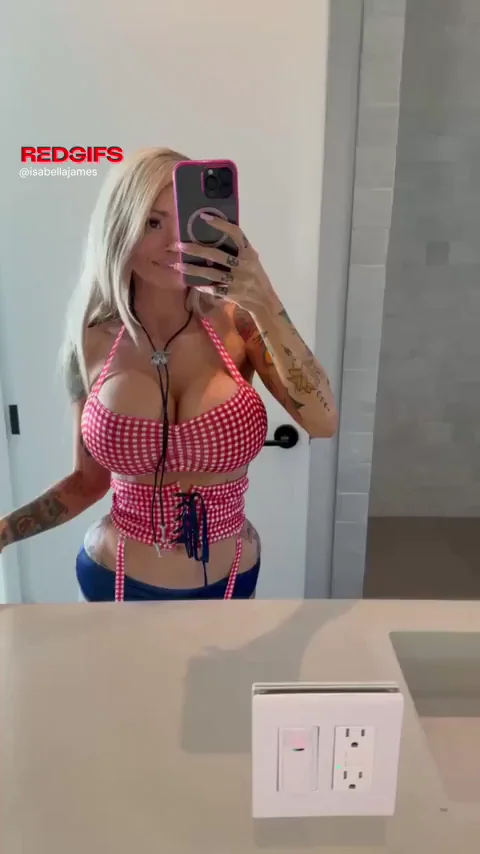 Should I be your sweet girl or your bad idea tonight?