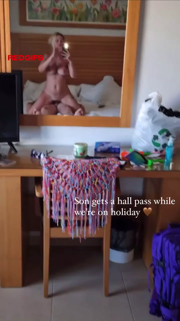 Fucking a milf on vacation, every horny boys dream 😉
