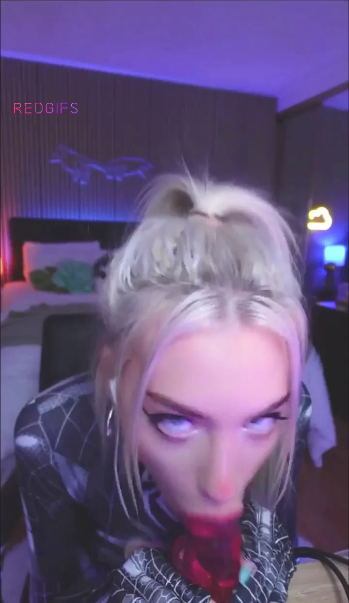 My triggers are ahegao and sloppy blowjobs…how could I resist relapsing when I see this video 😩