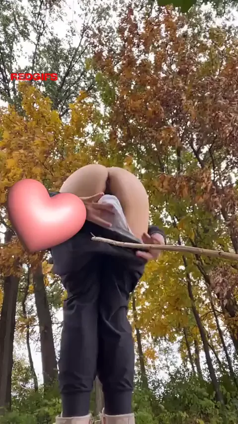 Public Holewrecking MILF Gapes Wide in Woods 🍑💥🌳