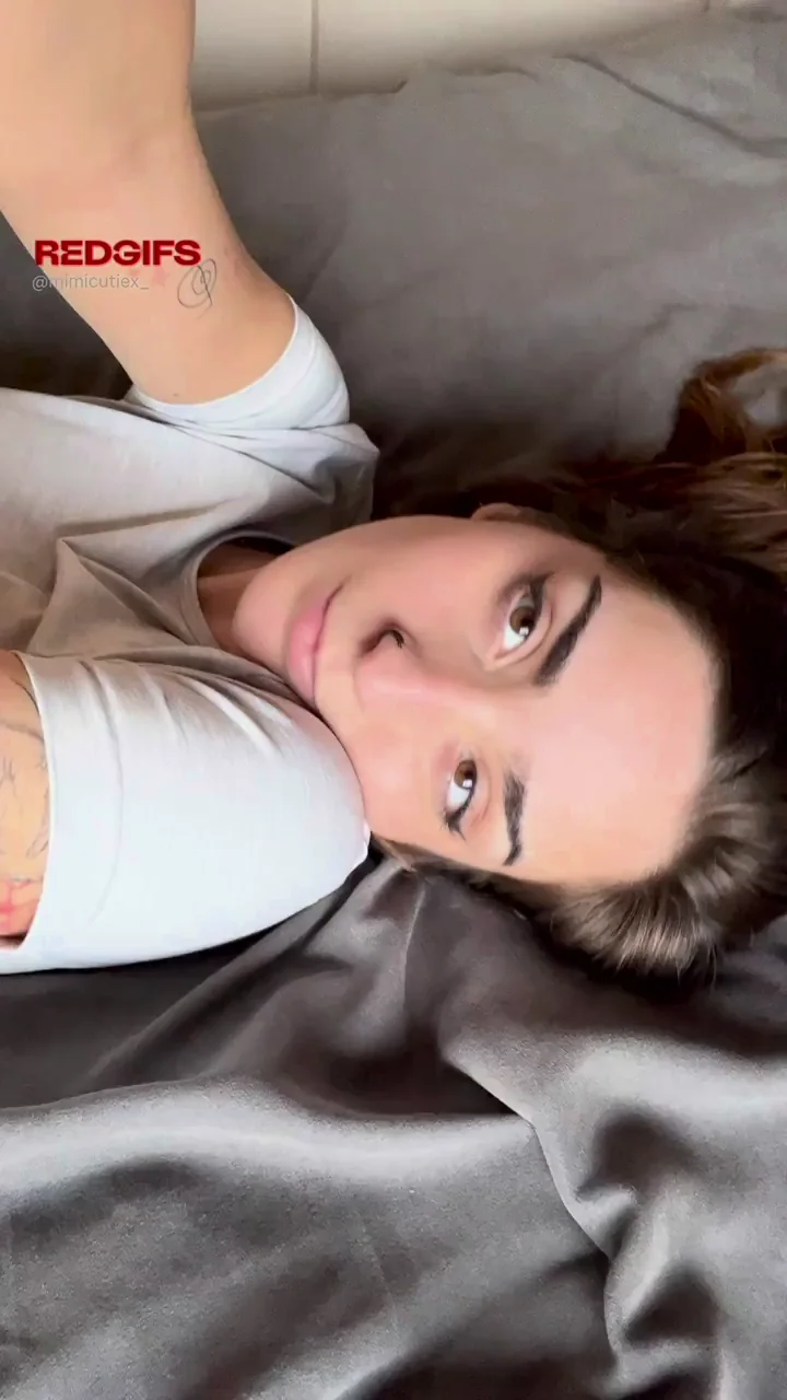 Pretty Pussy Spread Wide on Gray Sheets 😻🔥