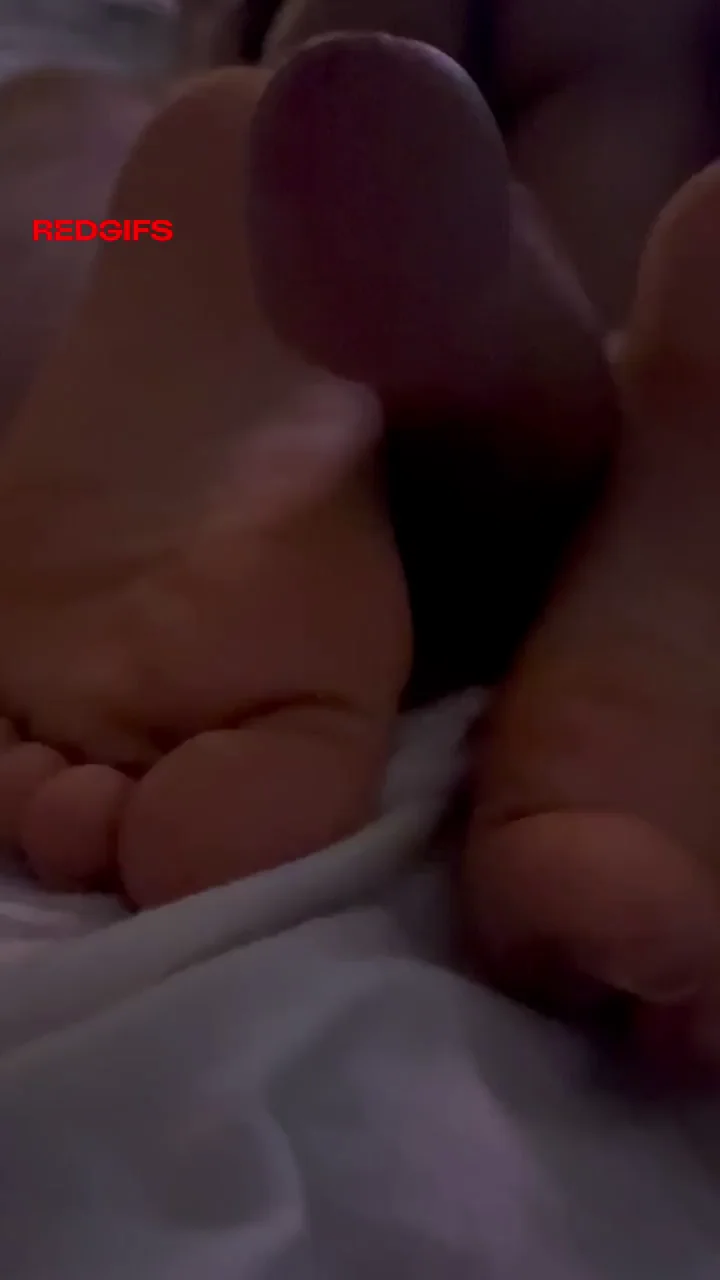 Small size 5 teen Latina toes stroking my cock. Best feeling ever
